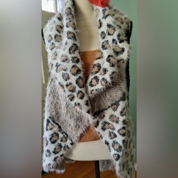 Cupio fuzzy animal print open front collar high low casual sweater vest top Sz L - Picture 1 of 11